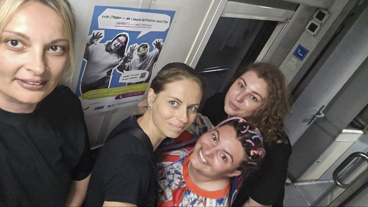 Партнерство на рейках: плакати «Голосів дітей» уперше в потягах «Укрзалізниці» — Фото  2