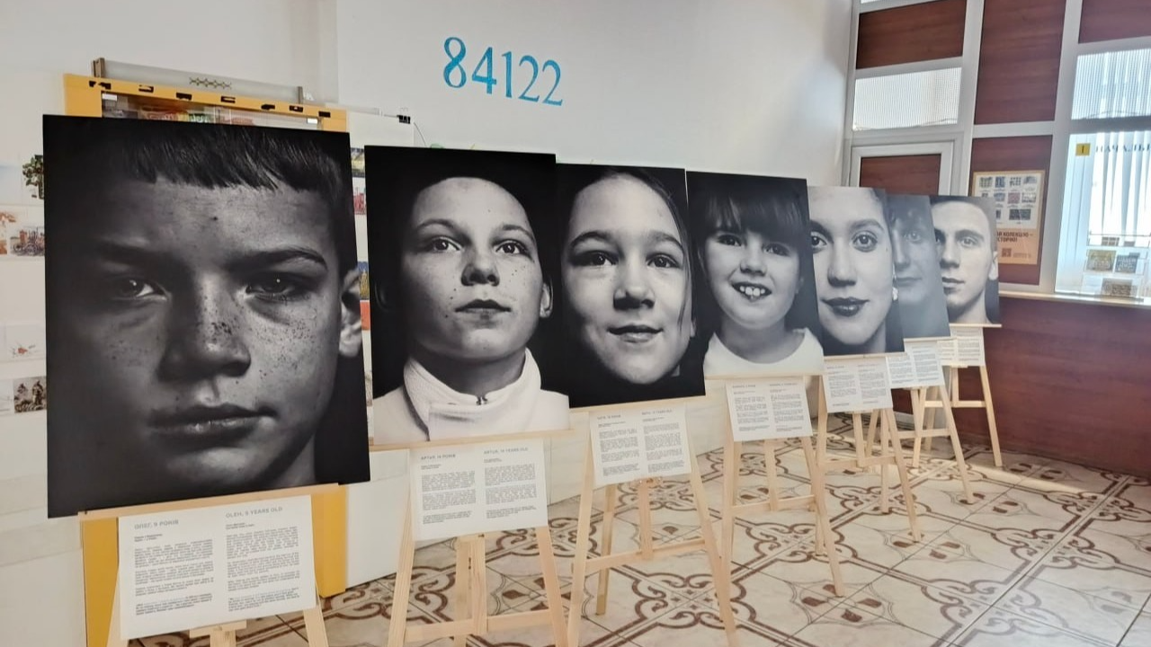 The Thread Exhibition Travels Across Ukraine Through Ukrposhta Branches — Image  3