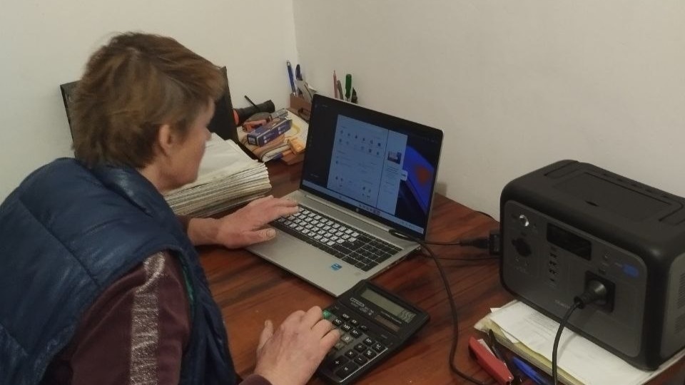 Приготувати вечерю без світла: як ми допомогли родинам, що залишаються в прифронтовому Херсоні — Фото  4