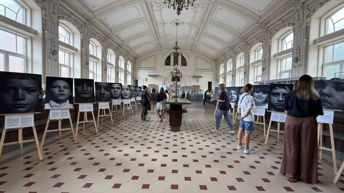Виставка «Ниточка» подорожує Україною відділеннями Укрпошти — Фото  2