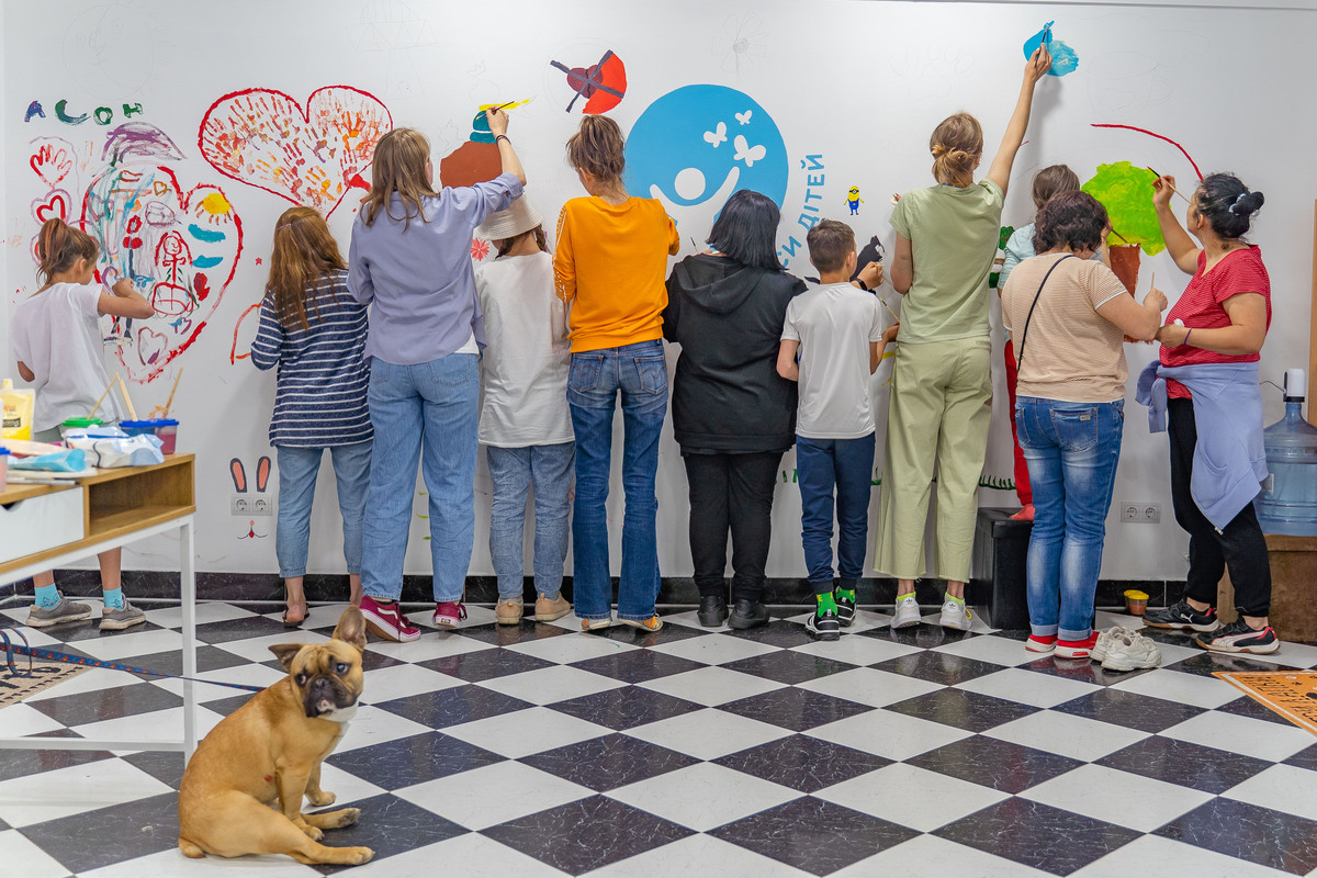 A Family-Based Approach in Child Therapy: Why Psychologists Work Both with Parents and Children