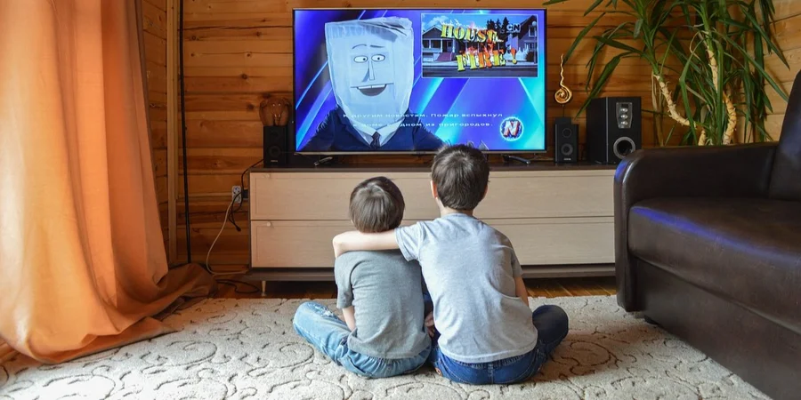 Cried after reading Trump's statements: how to talk to children about disturbing news—a psychologist explains (UKR)