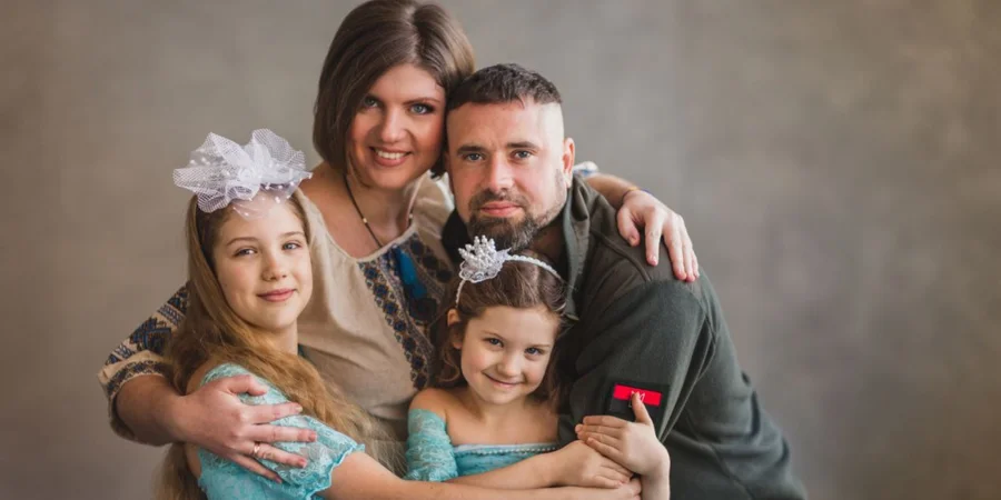 Between anticipation, love, and loneliness: what military wives feel during the winter holidays